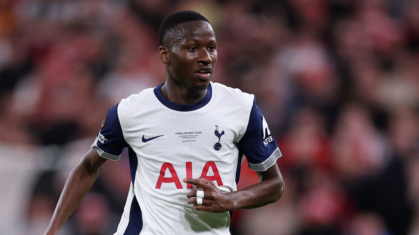 VIDEO : Lob de 40 mètres, le but exceptionnel de l'ancien du FC Metz Pape Matar Sarr lors d'Arsenal - Tottenham