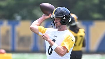 Pittsburgh Steelers quarterback Aaron Rodgers