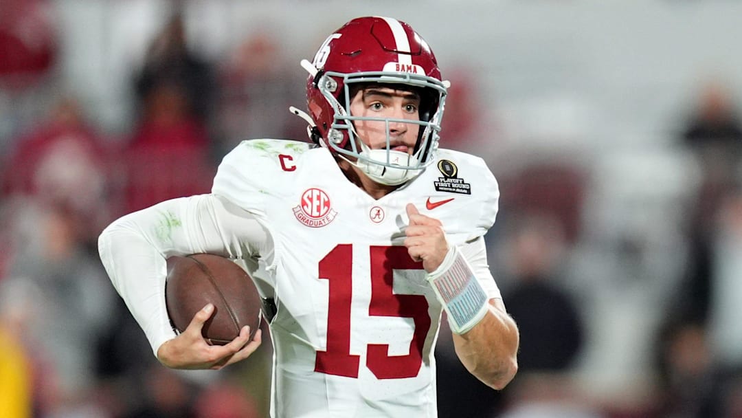 Alabama's Ty Simpson (15) 