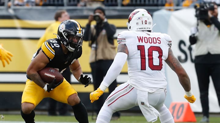 The Atlanta Falcons have signed former Arizona Cardinals linebacker Josh Woods