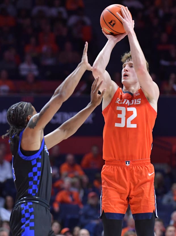 Illinois Fighting Illini guard Kasparas Jakucionis (32) shoots the ball vs. the Eastern Illinois Panthers.