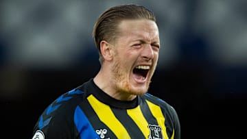 À défaut de réaliser une grosse saison avec Everton, Pickford se démarque dans un pub.