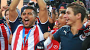 Miguel Ponce e Isaác Brizuela son dos de los jugadores con doble nacionalidad más exitosos en la historia de las Chivas