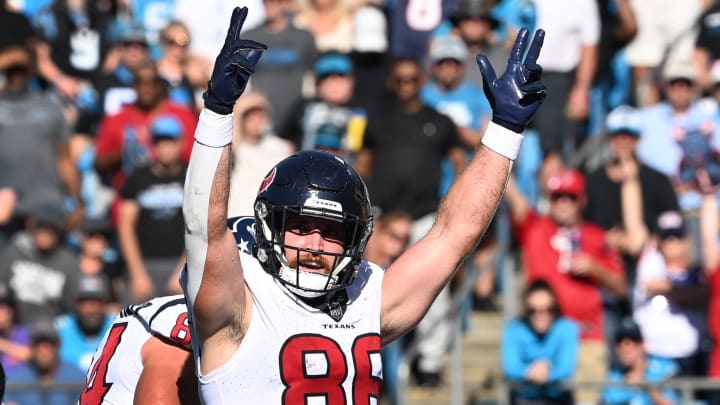 Oct 29, 2023; Charlotte, North Carolina, USA; Houston Texans tight end Dalton Schultz (86) signals a touchdown in the third quarter at Bank of America Stadium. Mandatory Credit: Bob Donnan-USA TODAY Sports