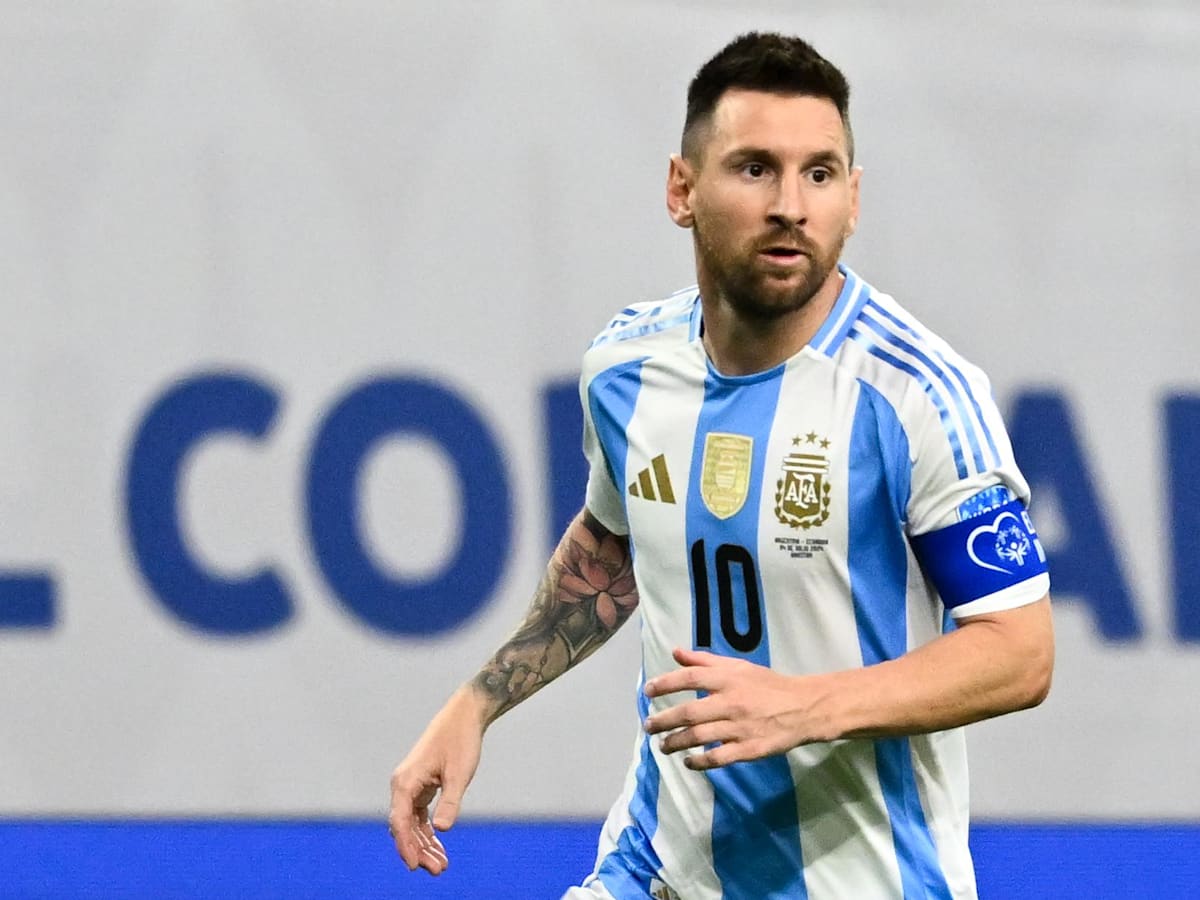 Top ten football legends hot sale