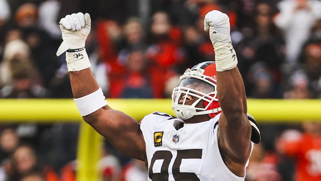 Jan 4, 2026; Cincinnati, Ohio, USA; Cleveland Browns defensive end Myles Garrett (95) celebrates following a sack against the Cincinnati Bengals during the fourth quarter at Paycor Stadium. The play set a new NFL single season sack record by Garrett. Mandatory Credit: Joseph Maiorana-Imagn Images Jan 4, 2026; Cincinnati, Ohio, USA; Cleveland Browns defensive end Myles Garrett (95) celebrates following a sack against the Cincinnati Bengals during the fourth quarter at Paycor Stadium. The play set a new NFL single season sack record by Garrett. Mandatory Credit: Joseph Maiorana-Imagn Images