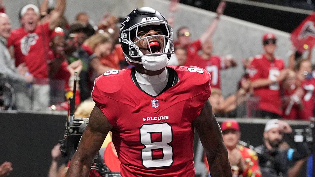 Atlanta Falcons tight end Kyle Pitts Sr. celebrates after a touchdown. Atlanta Falcons tight end Kyle Pitts Sr. celebrates after a touchdown.