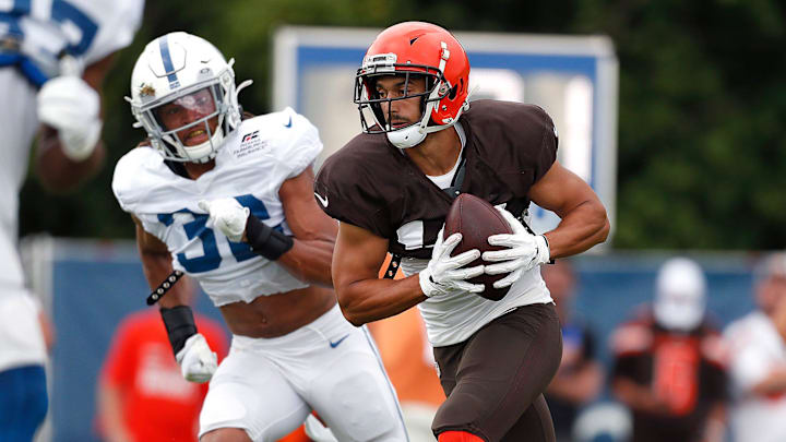 Cleveland Browns wide receiver Damon Sheehy-Guiseppi (15) runs by Indianapolis Colts cornerback Jalen Collins (32) during their preseason training camp practice at Grand Park in Westfield on Wednesday, August 14, 2019.
Colts Preseason Training Camp Cleveland Browns wide receiver Damon Sheehy-Guiseppi (15) runs by Indianapolis Colts cornerback Jalen Collins (32) during their preseason training camp practice at Grand Park in Westfield on Wednesday, August 14, 2019.
Colts Preseason Training Camp