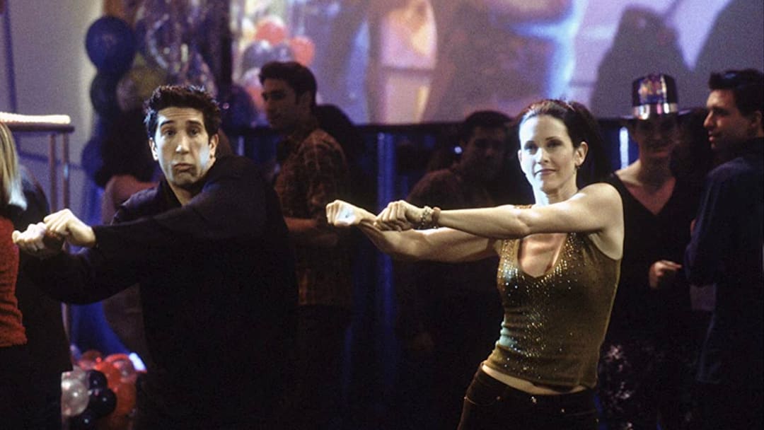David Schwimmer and Courteney Cox boogie down for the new year on 'Friends.' 