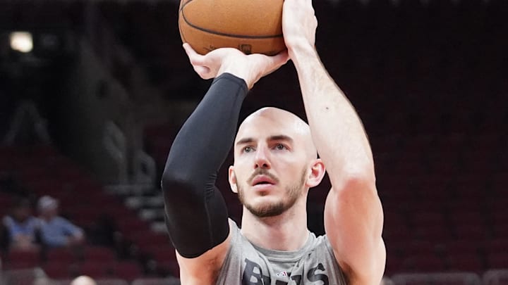 Apr 5, 2024; Chicago, Illinois, USA; Chicago Bulls guard Alex Caruso (6) warms up before the game against the New York Knicks at United Center. Mandatory Credit: David Banks-Imagn Images