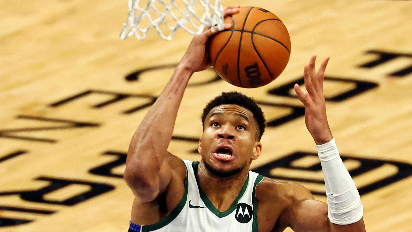 ヤニス・アデトクンボがバックス対76ersの試合後にインスタグラムに投稿