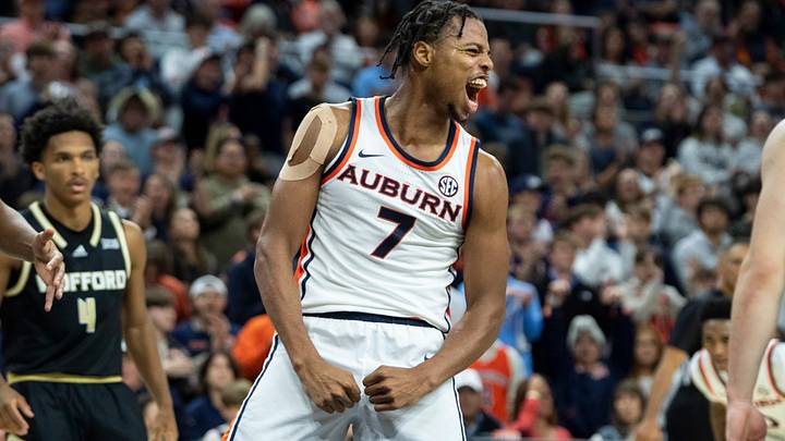 Mark Pope, Kentucky's transfer portal pursuit of an All-SEC forward is heating  up fast