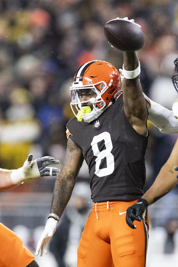 Cleveland Browns wide receiver Elijah Moore celebrates a first down against the Pittsburgh Steelers
