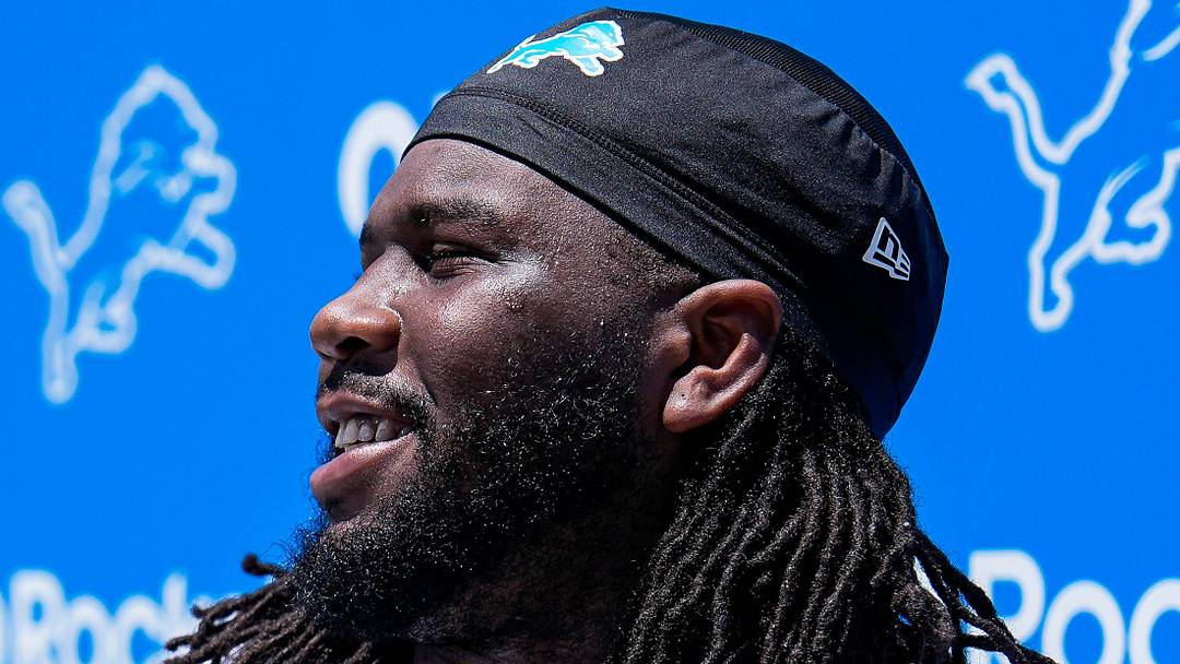 Detroit Lions defensive tackle Alim McNeill (54).