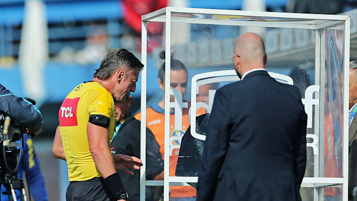 Primeiros jogos oficiais com uso do VAR começaram entre 2016 e 2017 Primeiros jogos oficiais com uso do VAR começaram entre 2016 e 2017