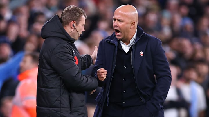 ดาวลิเวอร์พูล อาร์เน่ สล็อต และ เวอร์จิล ฟาน ไดค์ วิจารณ์ข้อผิดพลาด 'ชัดเจน' ของผู้ตัดสินในความพ่ายแพ้ต่อแมนซิตี้