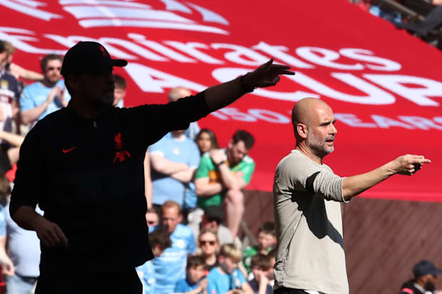 Jürgen Klopp (left) and Pep Guardiola pointing.