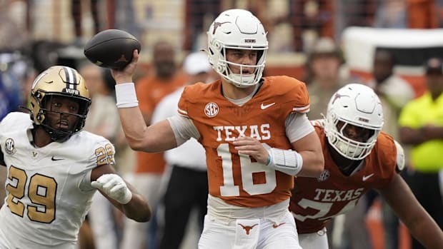 Texas Longhorns quarterback Arch Manning