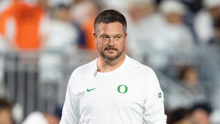 Oregon head coach Dan Lanning walks the field during warmups as the Oregon Ducks face the Penn State Nittany Lions on Sept. 27, 2025, at Beaver Stadium in University Park, Pennsylvania. Oregon head coach Dan Lanning walks the field during warmups as the Oregon Ducks face the Penn State Nittany Lions on Sept. 27, 2025, at Beaver Stadium in University Park, Pennsylvania.