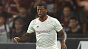 Déjà un coup dur pour Wijnaldum dans son nouveau club.