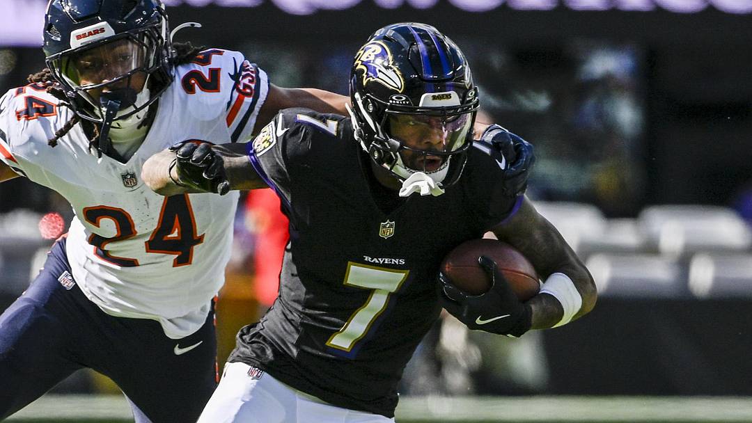 Oct 26, 2025; Baltimore, Maryland, USA;  Baltimore Ravens wide receiver Rashod Bateman (7) rubs after the catch as Chicago Bears cornerback Nick McCloud (24) defends  during the game at M&T Bank Stadium. Mandatory Credit: Tommy Gilligan-Imagn Images