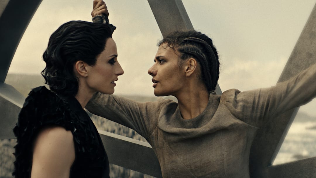Natasha O'Keeffe (Lanfear) and Madeleine Madden (Egwene) in The Wheel of Time season 3.