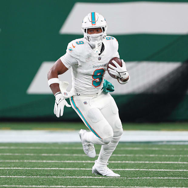 Miami Dolphins tight end Jonnu Smith