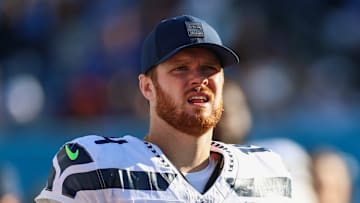 Sam Darnold of the Seattle Seahawks prepares