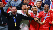 Antonio Mohamed celebra con sus pupilos la conquista de la onceavo del Toluca