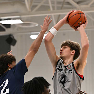 Prolific Prep Niko Bundalo (4) vs Dream City Christian at Crush in the Valley 2025. Bundalo had a lower leg injury and played limited minutes. 