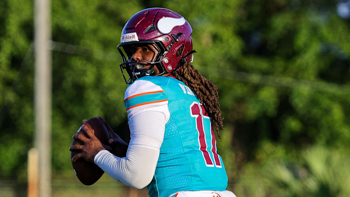 Miami Norland quarterback Ennior Yapoor (17). Miami Norland quarterback Ennior Yapoor (17).