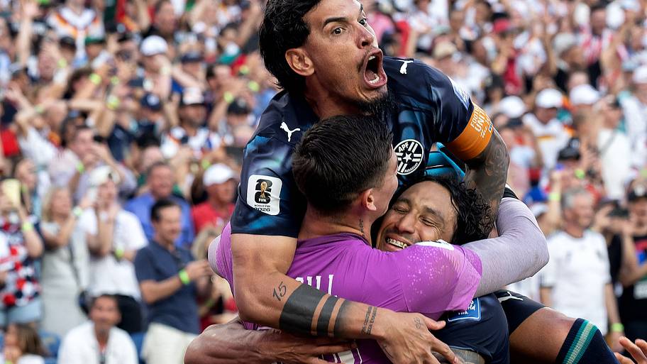 Paraguay players celebrate