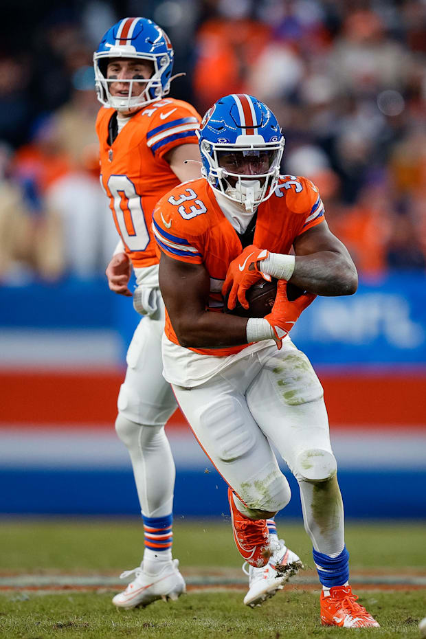 Denver Broncos running back Javonte Williams runs the ball on a hand off from quarterback Bo Nix