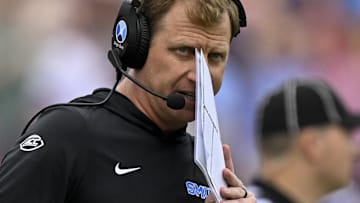 One Arkansas Razorbacks beat writer believes the Hogs are still in the hunt for Rhett Lashlee despite his extension with SMU