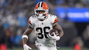Aug 8, 2025; Charlotte, North Carolina, USA; Cleveland Browns running back Trayveon Williams (36) on a run play during the second quarter at Bank of America Stadium. Mandatory Credit: Jim Dedmon-Imagn Images