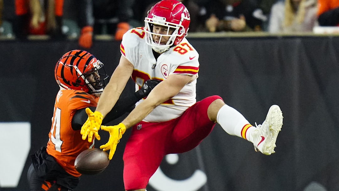 Kansas City Chiefs tight end Travis Kelce (87) is unable to catch a deep pass under pressure from Cincinnati Bengals safety Vonn Bell (24) in the second quarter at Paycor Stadium on Dec. 4, 2022.