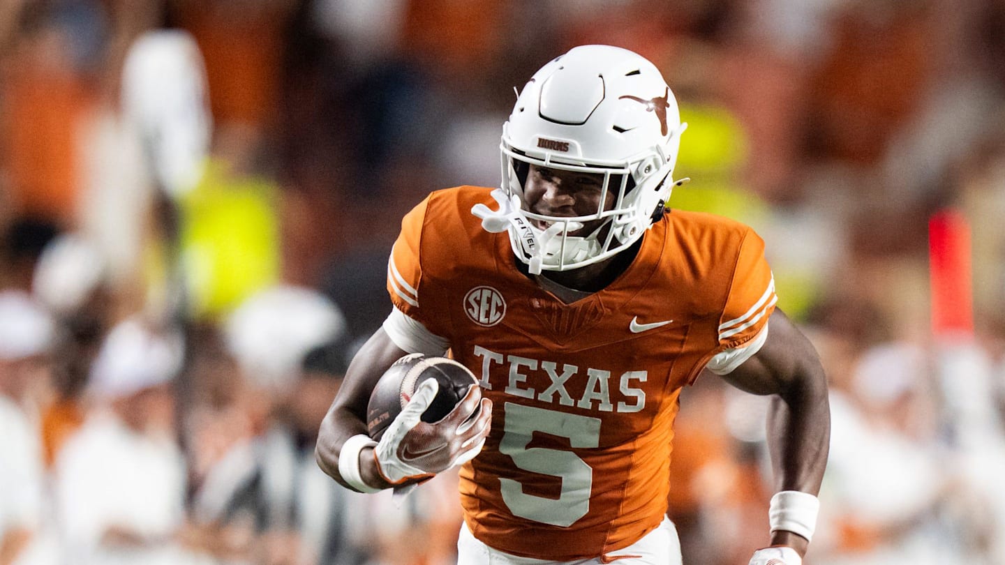 Texas WR Ryan Wingo Sustains Injury Against Mississippi State