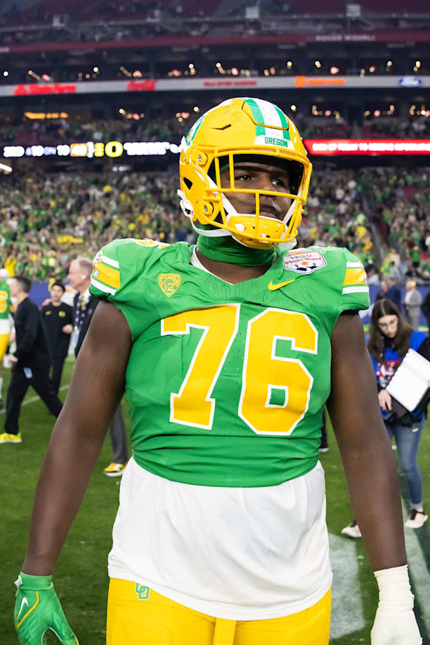 Oregon Ducks offensive lineman Josh Conerly Jr. against the Liberty Flames during the Fiesta Bowl at State Farm Stadiu