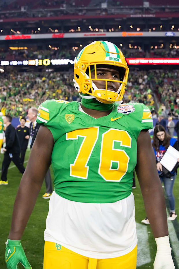 Oregon Ducks offensive lineman Josh Conerly Jr. against the Liberty Flames during the Fiesta Bowl at State Farm Stadium.