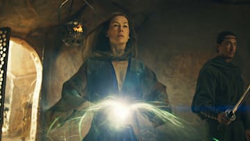 Rosamund Pike (Moiraine Damodred), Daniel Henney (al’Lan Mandragoran) in The Wheel of Time season 3 finale. Image: Prime Video.