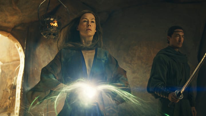 Rosamund Pike (Moiraine Damodred), Daniel Henney (al’Lan Mandragoran) in The Wheel of Time season 3 finale.