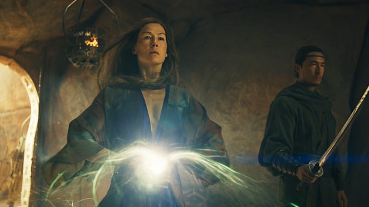 Rosamund Pike (Moiraine Damodred), Daniel Henney (al’Lan Mandragoran) in The Wheel of Time season 3 finale. Image: Prime Video.