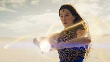 Moiraine Damodred (Rosamund Pike) in The Wheel of Time season 3. Image: Prime Video.