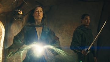 Rosamund Pike (Moiraine Damodred), Daniel Henney (al’Lan Mandragoran) in The Wheel of Time season 3 finale. Image: Prime Video.