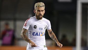 O meia defendeu o Alvinegro Praiano por quatro temporadas
