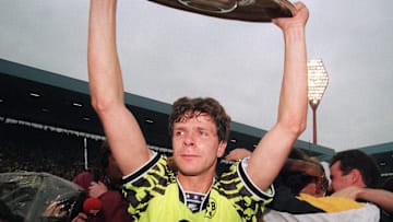 Andreas Möller feiert die Meisterschaft 94/95