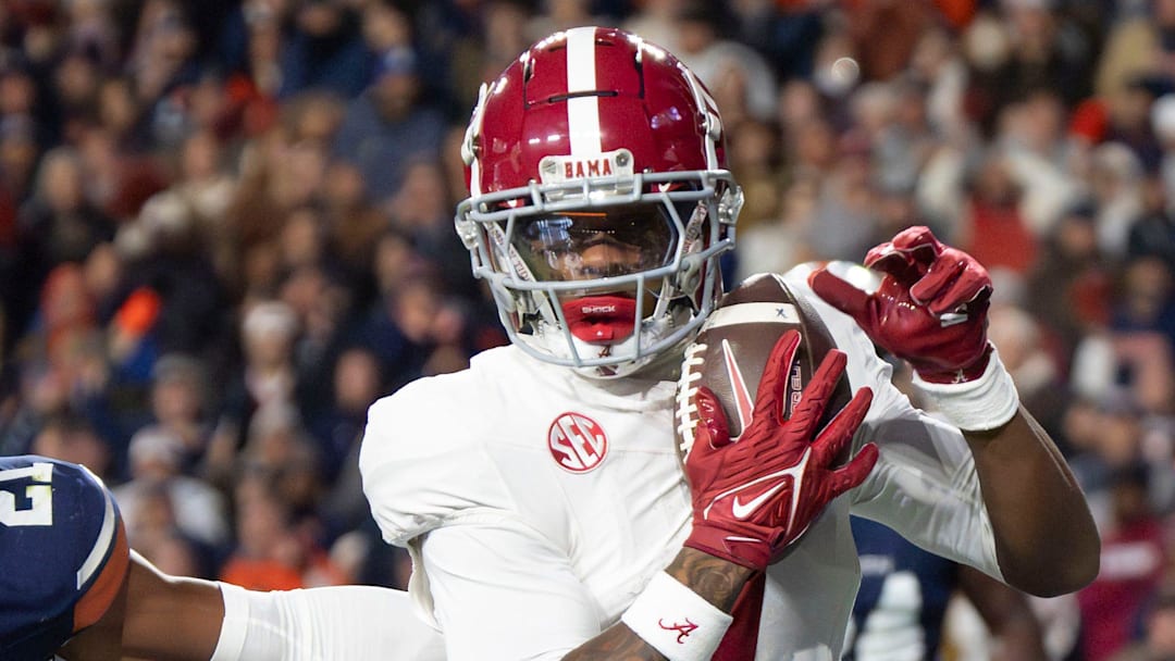 Alabama wide receiver Isaiah Horton (1) catches a touchdown pass on fourth down as he is covered by Auburn safety AnQuon Fegans (21) at Jordan-Hare Stadium. Alabama defeated Auburn 27-20.
