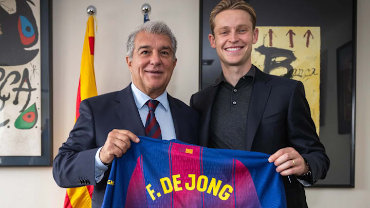 Frenkie de Jong (right) put pen to paper on a new Barcelona contract.