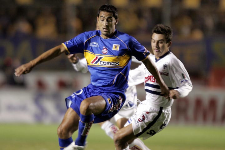 Walter Gaytan (L) of Tigres fights for t