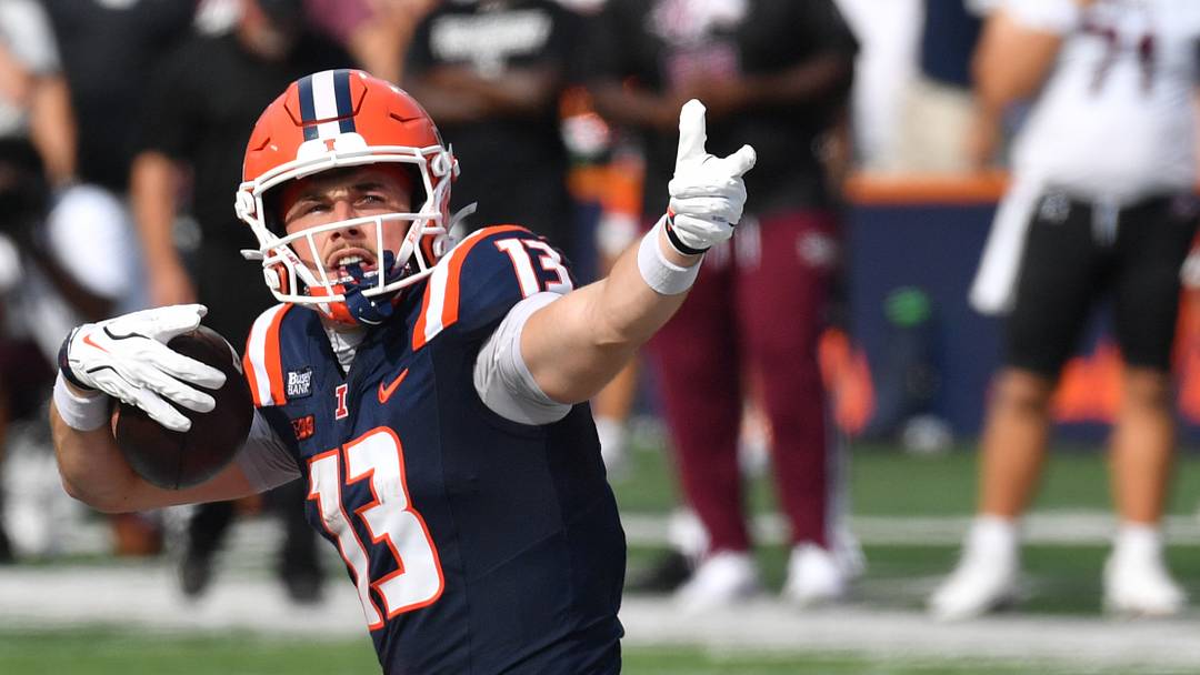Sep 19, 2026; Champaign, Illinois, USA; Illinois Fighting Illini wide receiver Hudson Clement (13) poses after getting first down during the second half against the Southern Illinois Salukis at Gies Memorial Stadium. Mandatory Credit: Ron Johnson-Imagn Images Sep 19, 2026; Champaign, Illinois, USA; Illinois Fighting Illini wide receiver Hudson Clement (13) poses after getting first down during the second half against the Southern Illinois Salukis at Gies Memorial Stadium. Mandatory Credit: Ron Johnson-Imagn Images